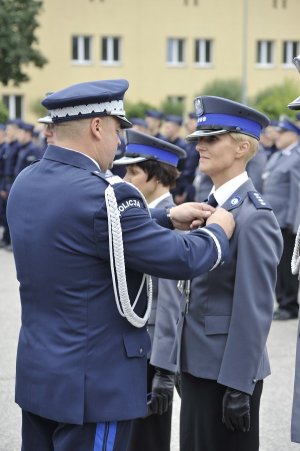 Brązową Odznakę Zasłużony Policjant otrzymuje nadkom. Katarzyna Winnicka
