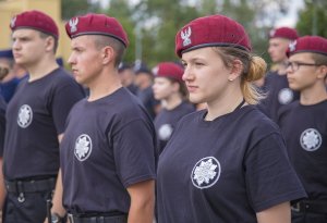 klasy mundurowe uczestniczą w przygotowaniach do Święta Policji