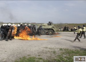 Ćwiczenia na misji w Kosowie z udziałem wykładowcy Centrum Szkolenia Policji
