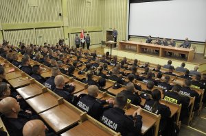 Słuchacze szkolenia zawodowego podstawowego podczas uroczystej inauguracji kursu