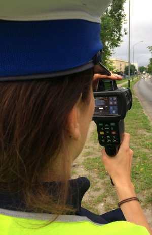 Pomiar prędkości na drodze publicznej z wykorzystaniem miernika laserowego z wizualizacją