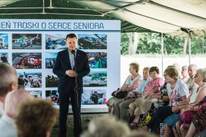 Minister Obrony Narodowej M. Błaszczak podczas spotkania z seniorami w ramach konferencji