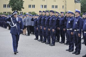 Zastępca Komendanta Głównego Policji dokonuje przeglądu pododdziałów