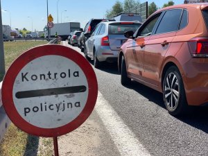 znak drogowy - kontrola policyjna