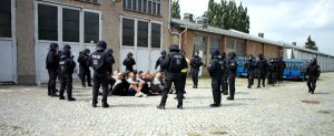 Trójstronne Seminarium Policyjne w Güstrow - Odziały Prewencji Policji w Niemczech w trakcie ćwiczeń.