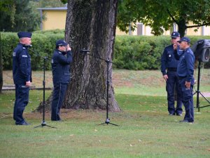 Wczoraj Komendant Centrum Szkolenia Policji insp. Anna Rosół w asyście Kierownika Zakładu Kynologii mł. insp. Marka Hańczuka, dokonała uroczystego otwarcia zawodów. Jednocześnie uczestnicy mistrzostw będą mieli okazję zobaczyć wystawę poświęconą Kynologii Policyjnej, która ma już 100 lat.