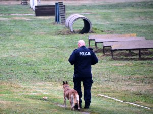 Wczoraj Komendant Centrum Szkolenia Policji insp. Anna Rosół w asyście Kierownika Zakładu Kynologii mł. insp. Marka Hańczuka, dokonała uroczystego otwarcia zawodów. Jednocześnie uczestnicy mistrzostw będą mieli okazję zobaczyć wystawę poświęconą Kynologii Policyjnej, która ma już 100 lat.