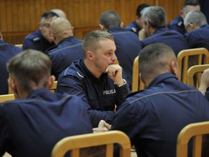 Policjanci drogówki podczas inauguracji Finału XXXII edycji Ogólnopolskiego Konkursu ,,Policjant Ruchu Drogowego”. Zawody będą rozgrywane przez cztery dni w sześciu konkurencjach sprawdzających ich wiedzę i umiejętności zawodowe. Turniej będzie rozgrywany na terenie Warszawy oraz Centrum Szkolenia Policji w Legionowie.