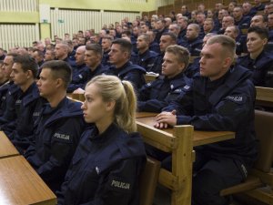 Policjanci rozpoczynają szkolenie