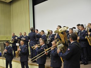 Z okazji Dnia Edukacji Narodowej funkcjonariusze i pracownicy Centrum Szkolenia Policji odebrali podziękowania za wieloletnią pracę na rzecz CSP, a także nagrody motywacyjne – łącznie wyróżniono 23 osoby.