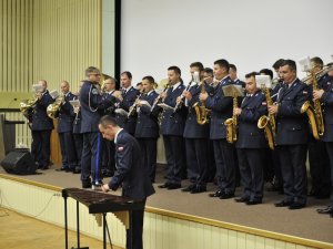 Z okazji Dnia Edukacji Narodowej funkcjonariusze i pracownicy Centrum Szkolenia Policji odebrali podziękowania za wieloletnią pracę na rzecz CSP, a także nagrody motywacyjne – łącznie wyróżniono 23 osoby.