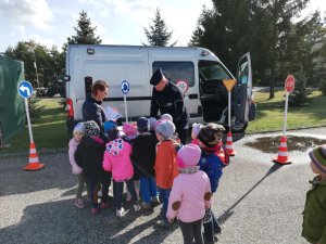 Wykładowcy z Zakładu Ruchu Drogowego, uczestniczyli w obchodach Święta 9 Brygady Wsparcia Dowodzenia Dowództwa Generalnego Rodzajów Sił Zbrojnych. Policjanci podczas pikniku prezentowali stoisko informacyjne, które cieszyło się nie lada popularnością szczególnie wśród dzieci.