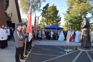 Kościół pw. św. Jana Kantego w Legionowie. Uroczysta msza święta, podczas której Ordynariusz Diecezji Warszawsko-Praskiej J.E. ks. bs. Romualda Kamińskiego poświęcił figurę św. Michała Archanioła – patrona policjantów. Inicjatorem ufundowania figury był ks. Prałat Lucjan Szcześniak.