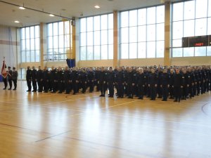 Uroczystość zakończenia szkolenia podstawowego - hala sportowa Centrum szkolenia Policji w Legionowie.