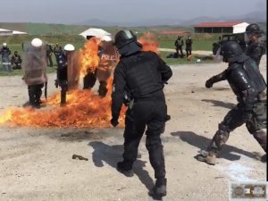 Ćwiczenia na misji w Kosowie z udziałem wykładowcy Centrum Szkolenia Policji