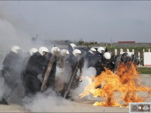 Ćwiczenia na misji w Kosowie z udziałem wykładowcy Centrum Szkolenia Policji