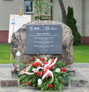 Tablica upamiętniająca funkcjonariuszy PP.