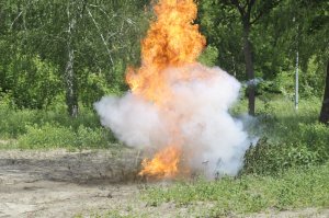 Słup ognia powstały po wybuchu