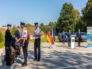 Wręczenie certyfikatów przewodnikom psów