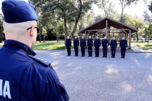 Policjanci CSP podczas ćwiczeń z musztry