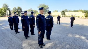 Policjanci CSP podczas ćwiczeń z musztry