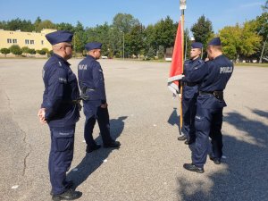 Policjanci CSP podczas ćwiczeń z musztry