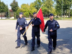 Policjanci CSP podczas ćwiczeń z musztry