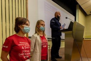 słuchacze podczas akcji pobierania próbek