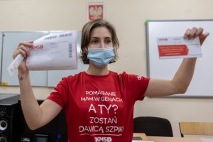 słuchacze podczas akcji pobierania próbek