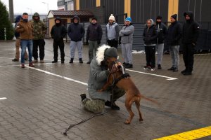 Policjanci podczas zajęć na stażu kandydackim