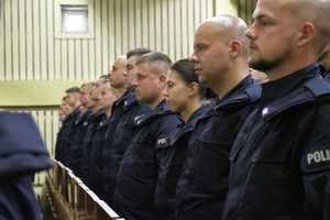 policjanci podczas inauguracji szkolenia podstawowego