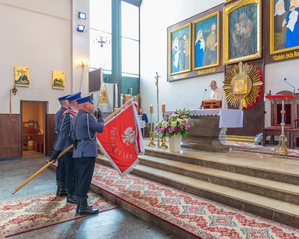 Wprowadzenie sztandaru przez poczet sztandarowy