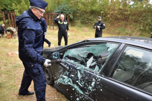 Policjanci podczas zajęć praktycznych