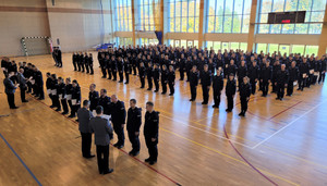 Policjanci podczas uroczystego zakończenia kursu