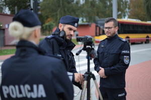 Policjanci podczas zajęć praktycznych na kursie