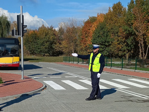 policjanci podczas zajęć praktycznych z ruchu drogowego