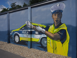 Prezentacja muralu na ogrodzeniu CSP