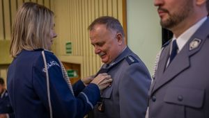 Policjanci zostają odznaczeni przez Komendanta CSP.