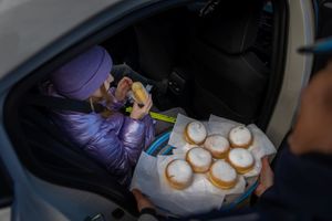 Policjanci w trakcie akcji profilaktycznej.