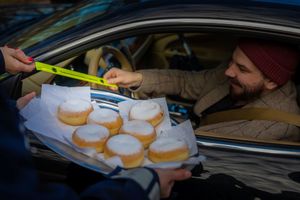 Policjanci w trakcie akcji profilaktycznej.
