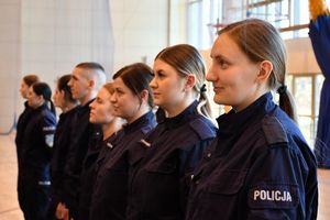 Policjanci w trakcie uroczystości zakończenia kursu.
