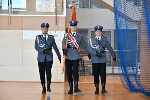 Policjanci w trakcie uroczystości zakończenia kursu.