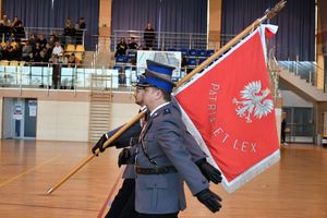 Policjanci w trakcie uroczystości zakończenia kursu.
