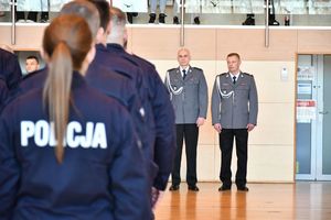 Policjanci w trakcie uroczystości zakończenia kursu.