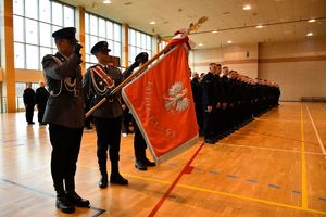 Policjanci w trakcie uroczystości rozpoczęcia szkolenia.