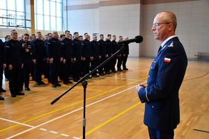 Policjanci w trakcie uroczystości rozpoczęcia szkolenia.