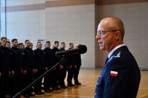 Policjanci w trakcie uroczystości rozpoczęcia szkolenia.