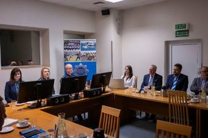 Policjanci w trakcie odprawy.